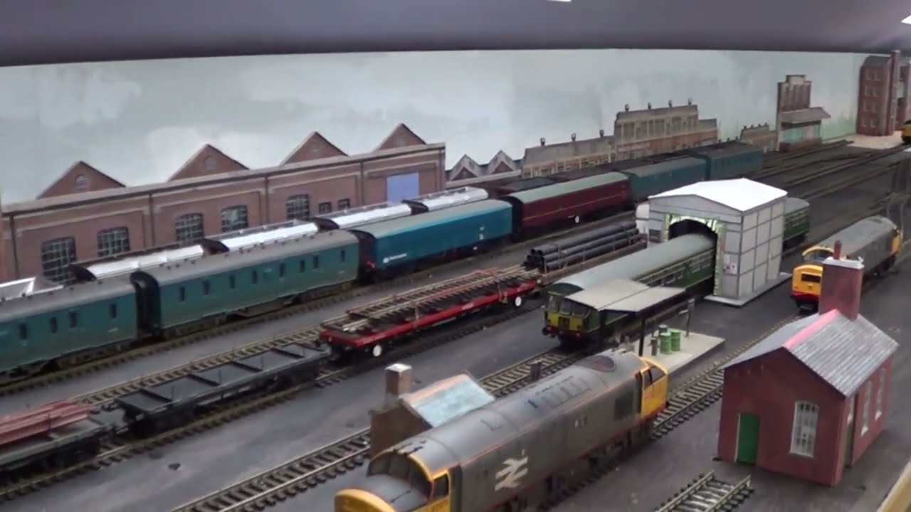 New Brooklyn Rd Motive Power Depot. Working Fan & Hall Sensor. Accurascale Class 31