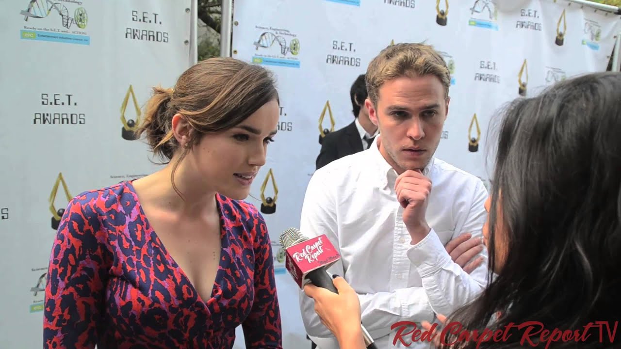 Elizabeth Henstridge & Iain De Caestecker at the 4th Annual #SETAwards for Media #EIC