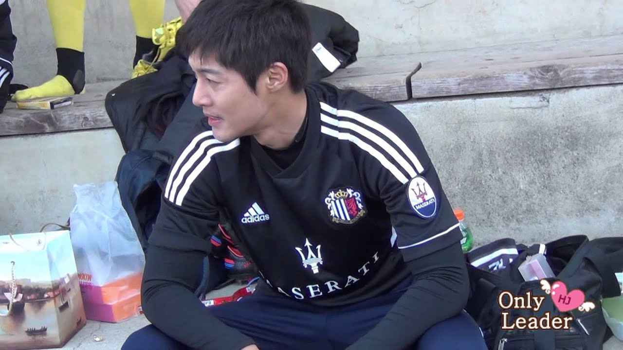 20130331 Kim Hyun Joong fancam @ FC Avengers soccer match -대치유수지축구장 (2)