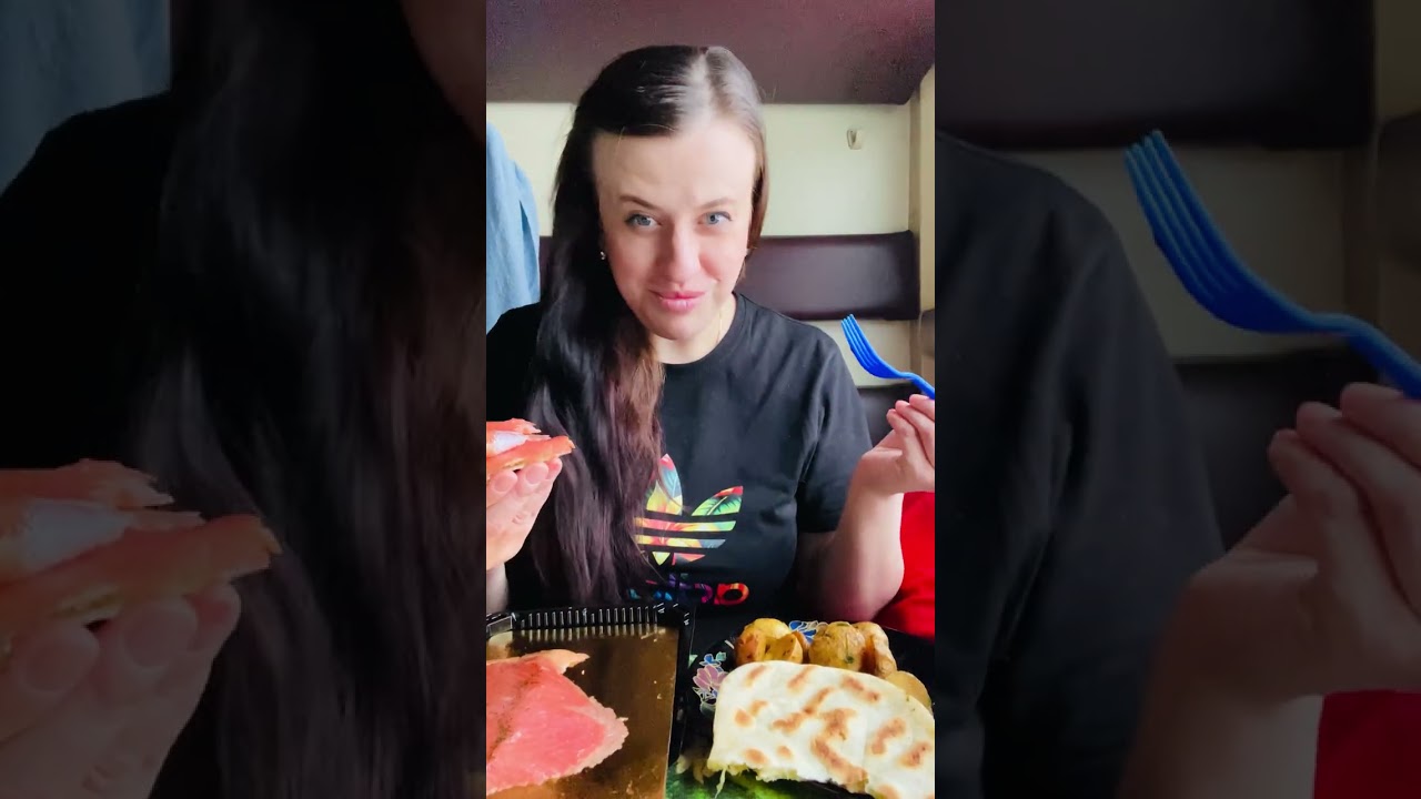МУКБАНГ В ПОЕЗДЕ КРАСНАЯ РЫБКА/ ЗАПЕЧЕННЫЙ КАРТОФЕЛЬ/КАБАЧКОВАЯ ИКРА #asmr #mukbang #food #еда 