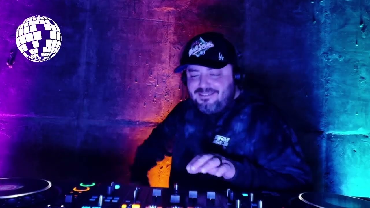Salvad3r at Sunday Sessions in Long Beach, CA (House, Disco, Techno)