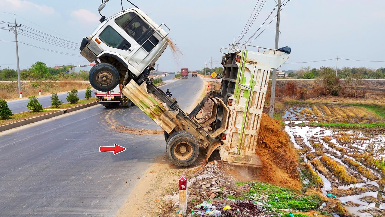 O.M.G! Be Careful! Incredible Landfill Task! Using Dump Truck 5Ton Delete Land Flooded, Mix VDO