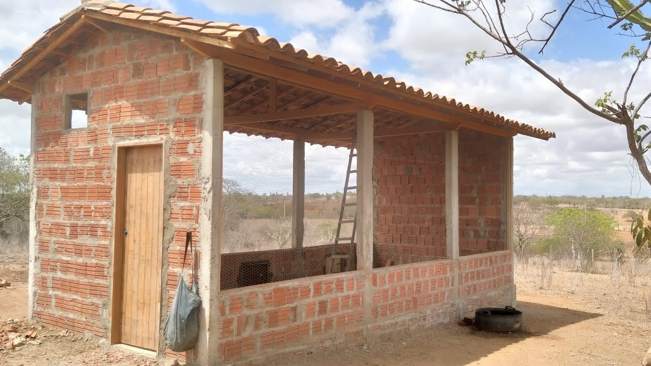CONSTRUINDO UM GALINHEIRO PASSO A PASSO PARA AS GALINHAS