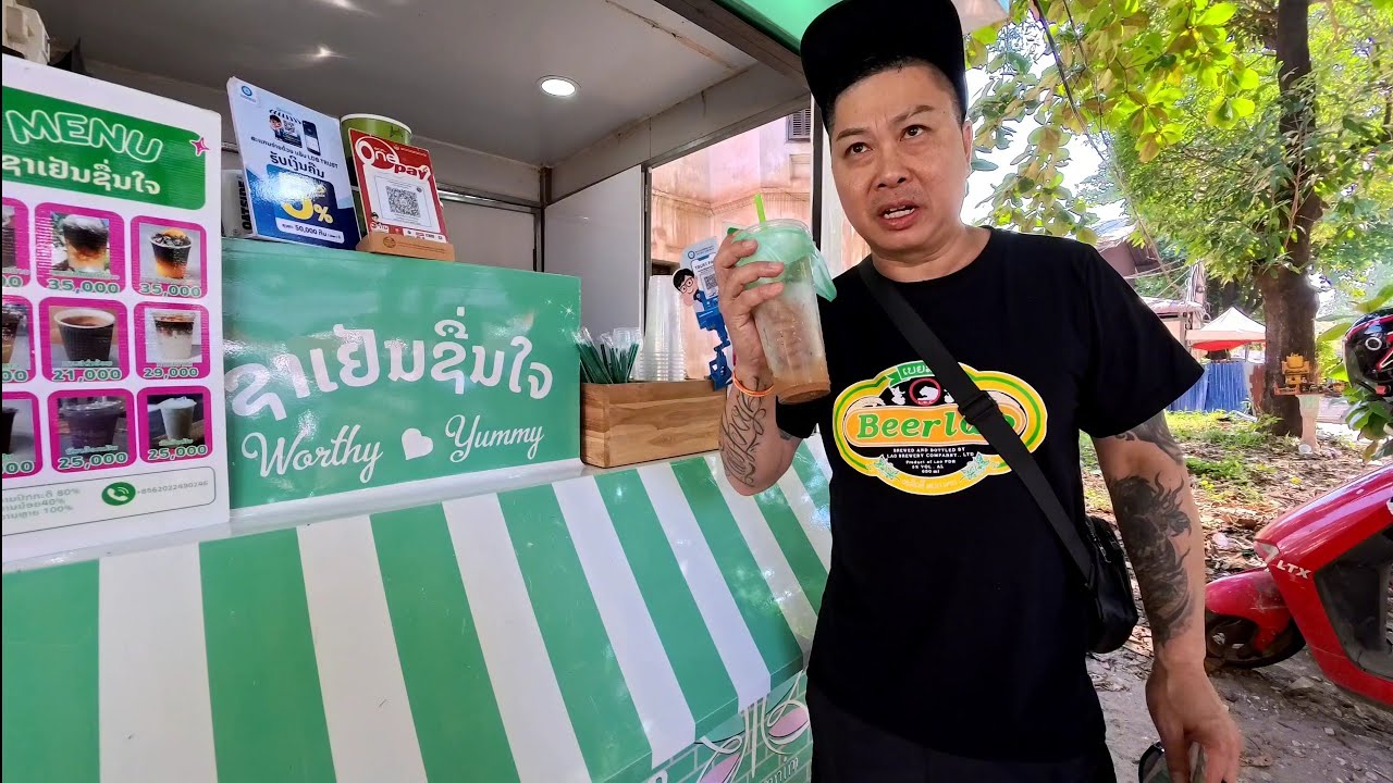 Enjoy Breakfast at a Khao Piak restaurant and walking around the city. 