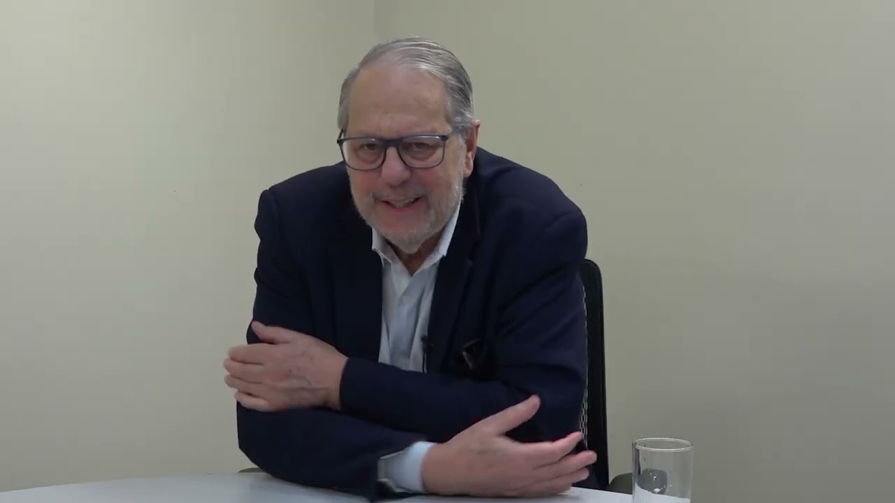 Projeto memória entrevista o advogado Roberto Pontes