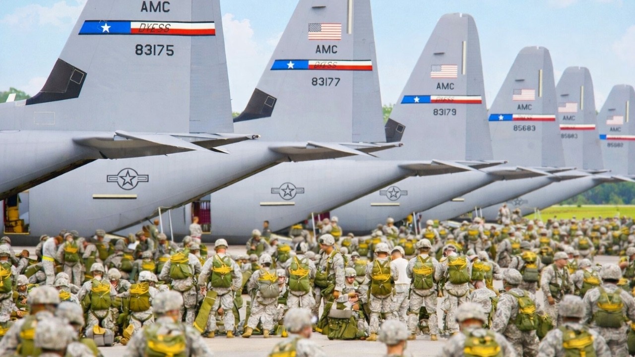 A piloto feminina do C-17 que domina as missões de transporte militar no Oriente Médio