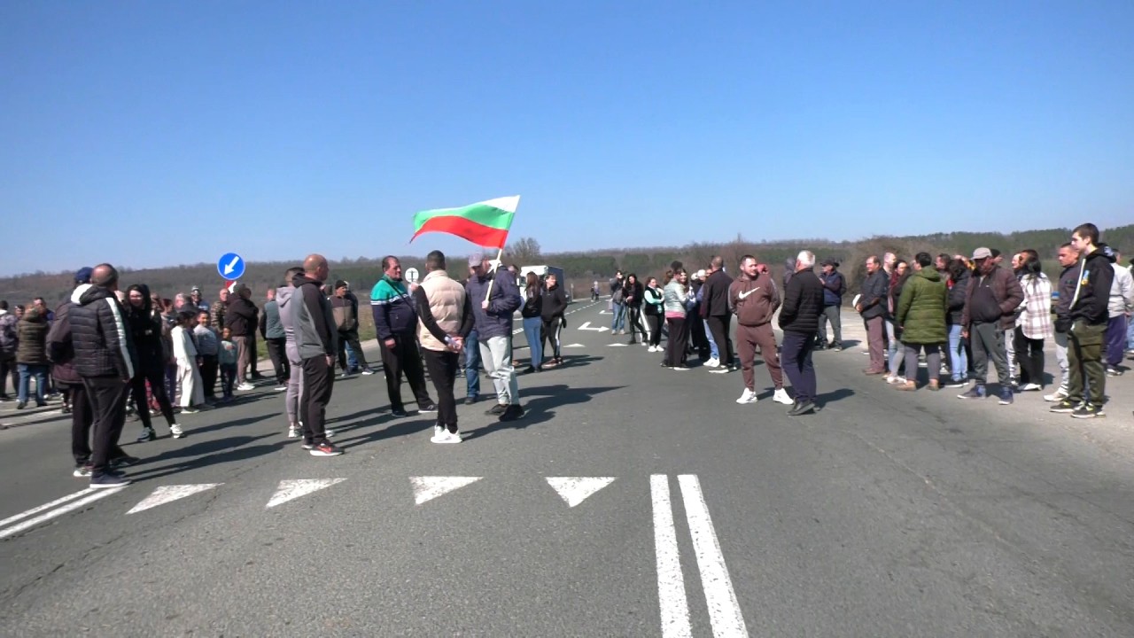 Протест блокира път Е79 край Враца заради лошата пътна настилка