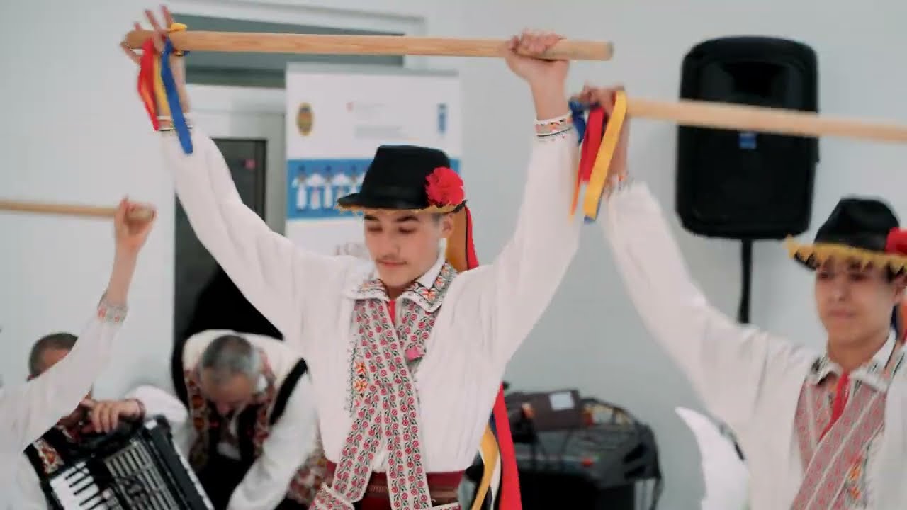 Călușarii - Ansamblul &bdquo;Cimpoeș&rdquo;