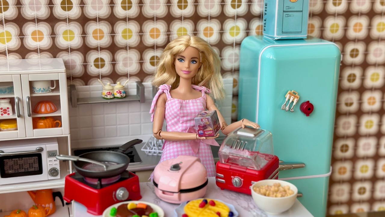MiniBrands Magic Cooking Kitchen Can COOK??? 👀 Let's ask Barbie!