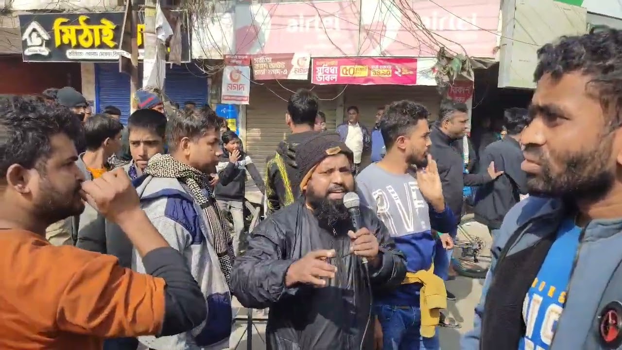 দর্শনা রেল বাজার দোকান মালিক সমিতির অফিস ভাঙচুরের প্রতিবাদে রাস্তা অবরোধ সেনাবাহিনী এর নিয়ন্ত্রণ