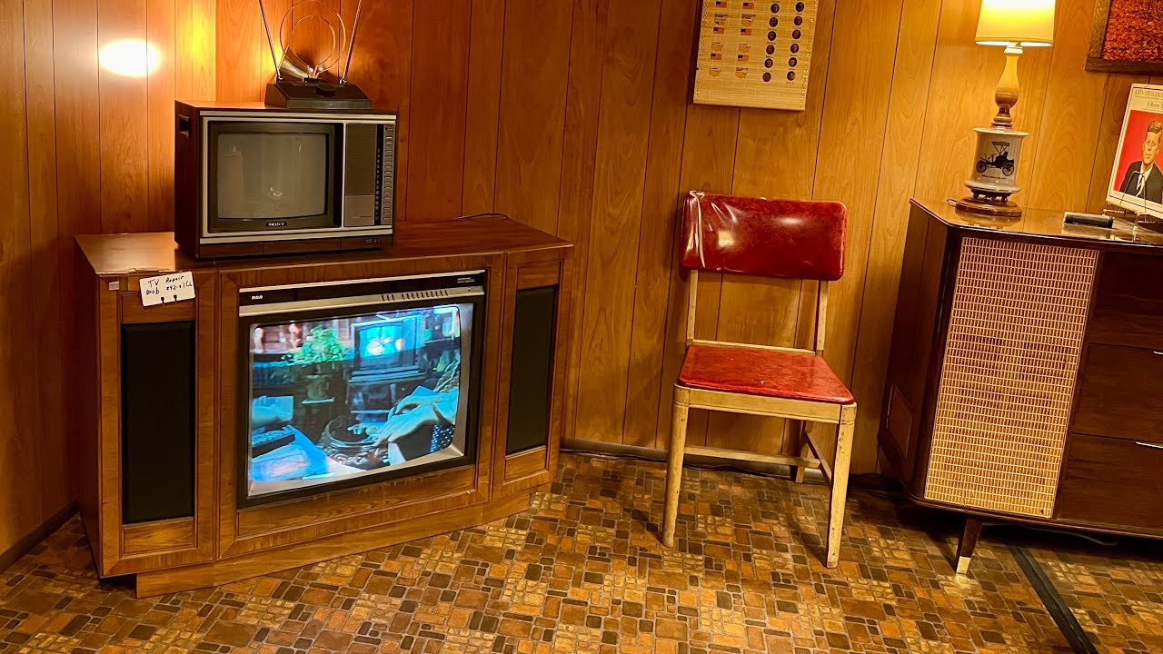 RCA Colortrak 2000 in a 1983 American living room