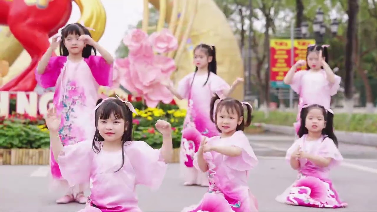 Tiết mục: Tết bình an - Lớp múa chọn M2