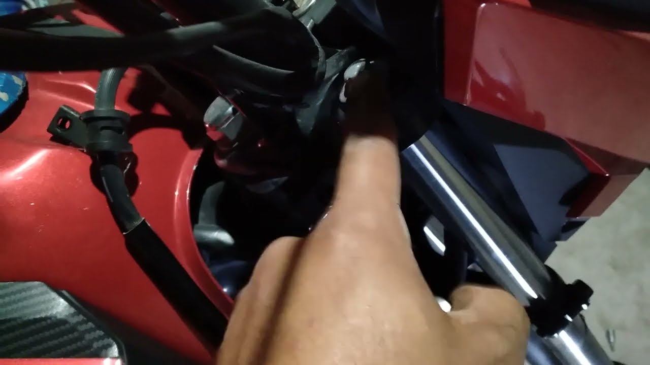 Como cambiar Retenes de suspension delantera de una HONDA CB125F Twister - Parte 1/2
