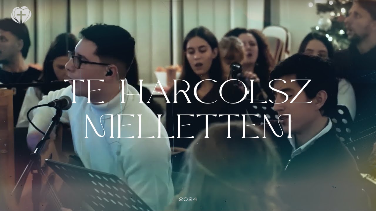 Te harcolsz mellettem