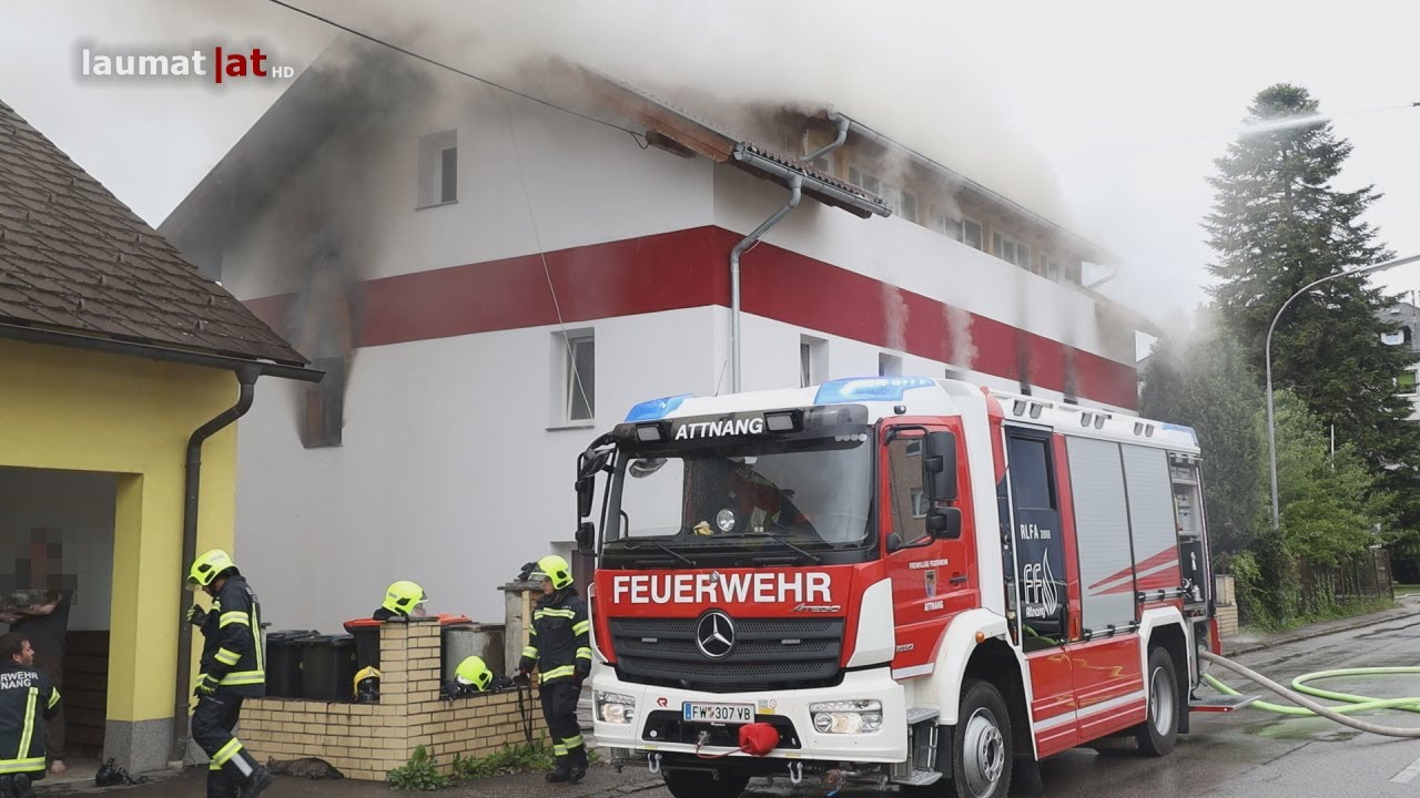 Großbrand bei Wohnhaus in Attnang-Puchheim ausgebrochen