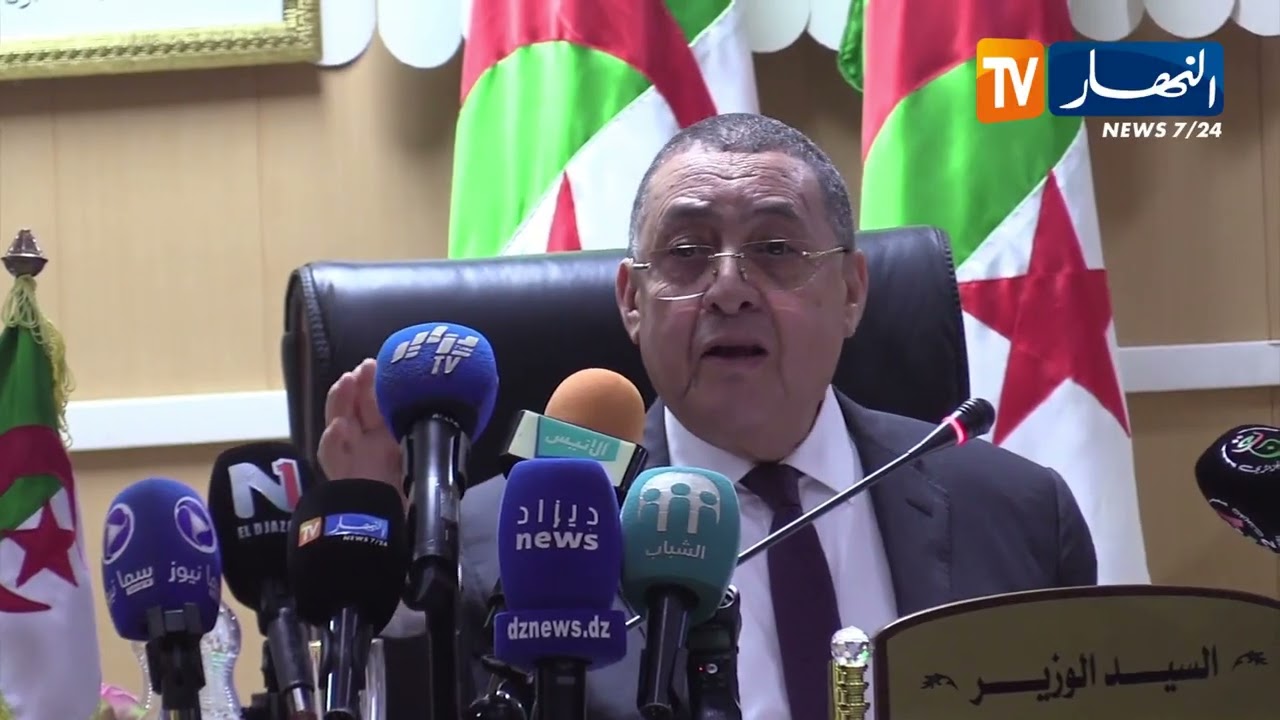 بشار / وزير الداخلية إبراهيم مراد يشرف على تنصيب الوالي الجديد للولاية
