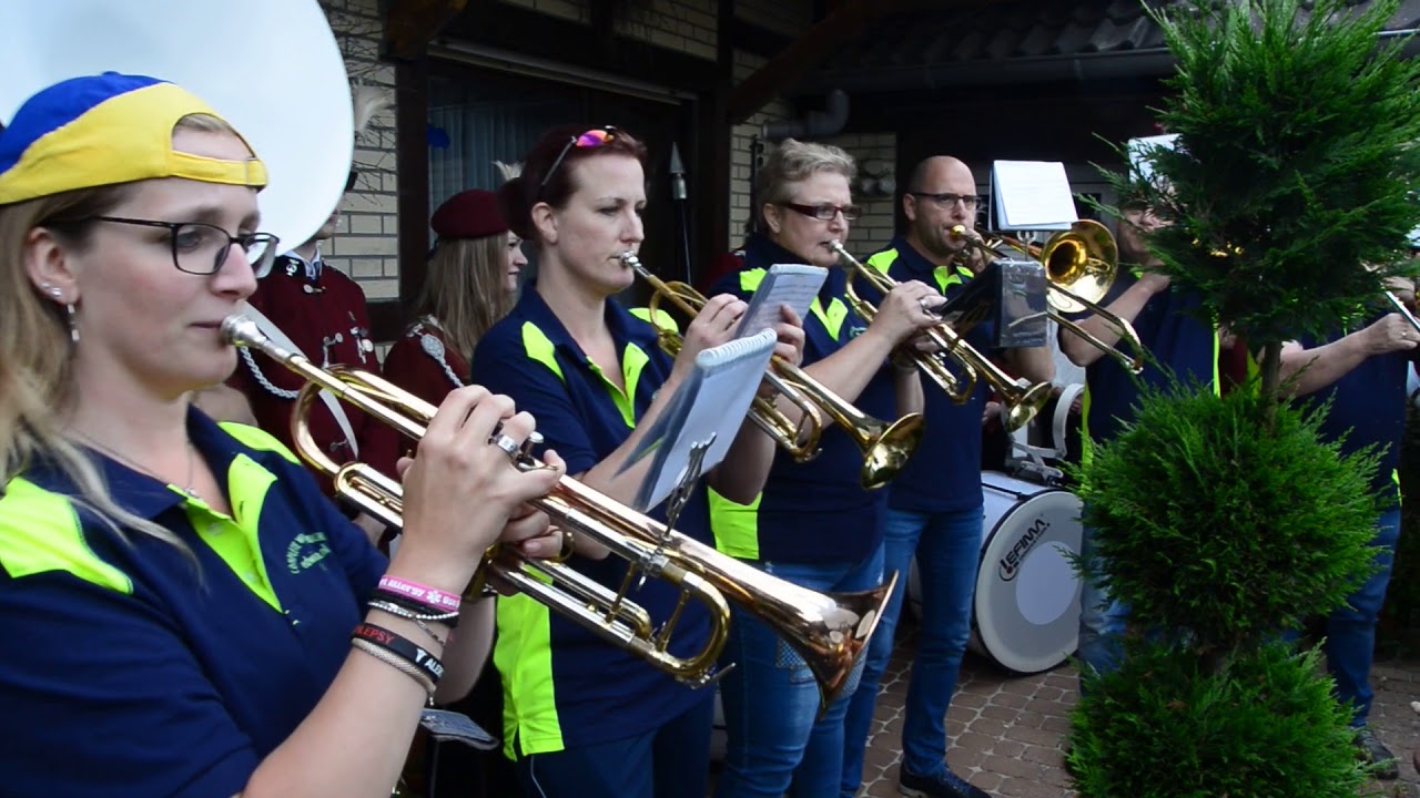 Schützenfest Burgdorf 2018: Wegbringen der Könige der Junggesellen-Corporation Burgdorf