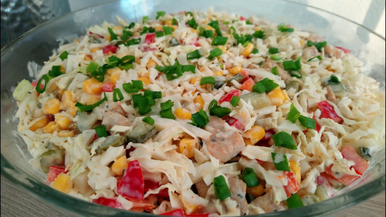 🥗 Sałatka gyros mieszana z sosem czosnkowym 🥗