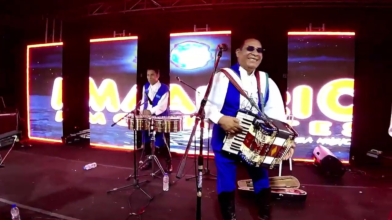 Siguiendo la luna - Estos Celos (En Vivo) Cariari, Costa Rica