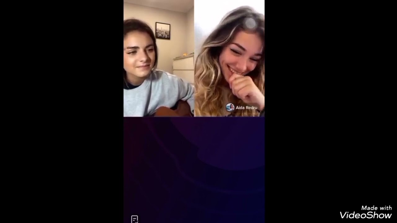directo de Lucia y Aída tocando la guitarra 18/8/2022