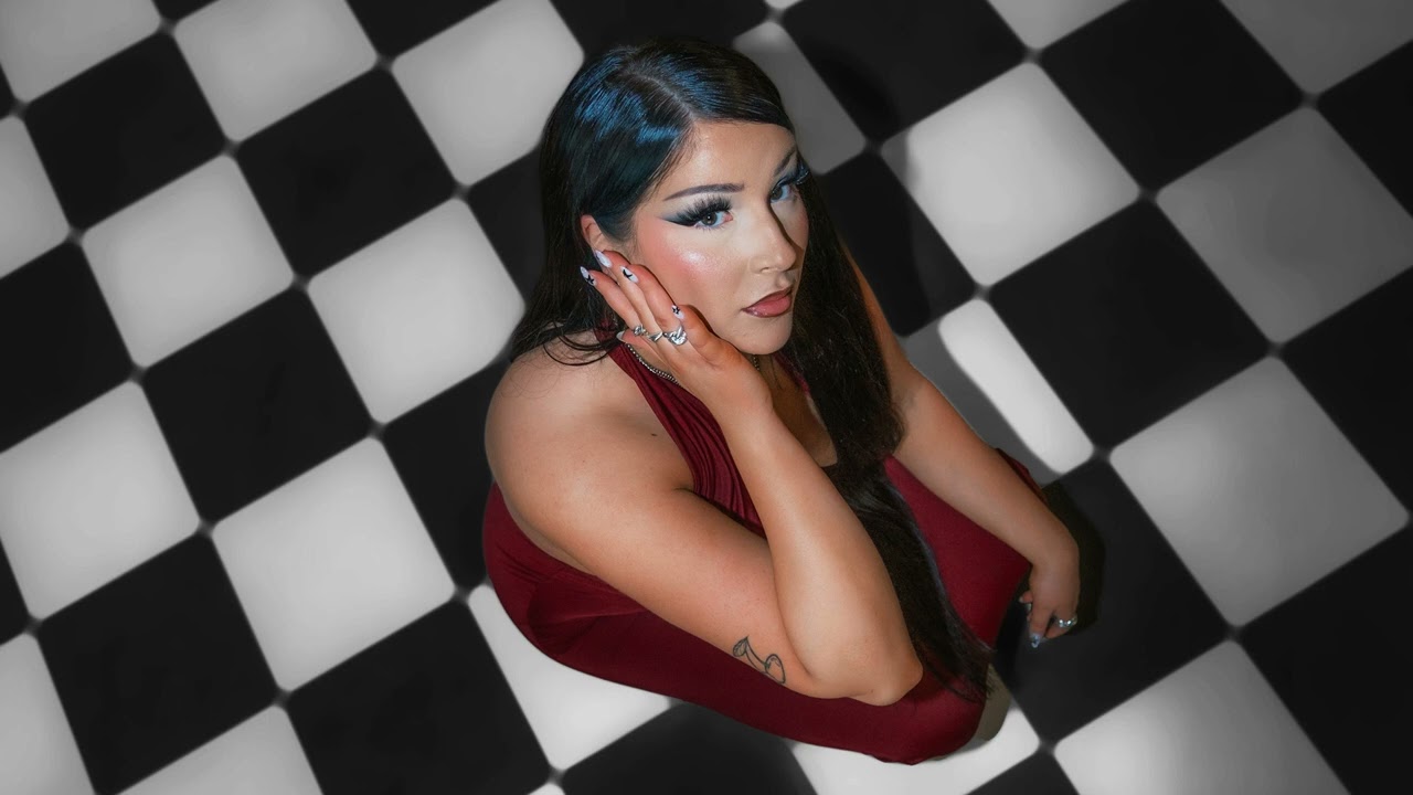 Sara Bee - Loyal (Audiovideo)