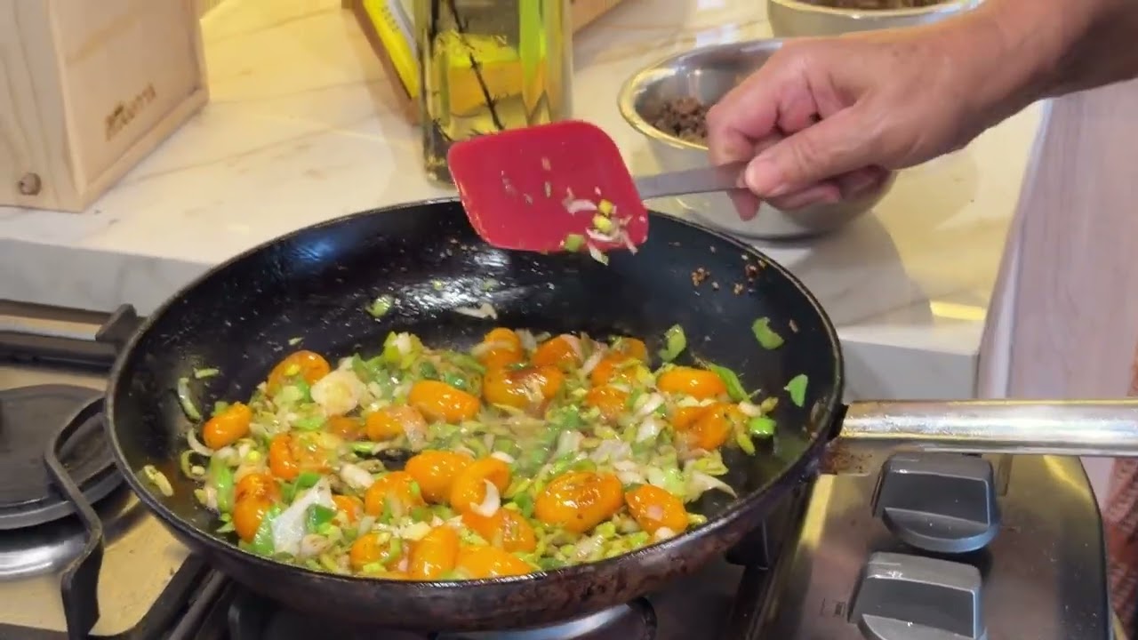 ¿QUÉ  COMEMOS HOY? Pasta en salsa de atún 