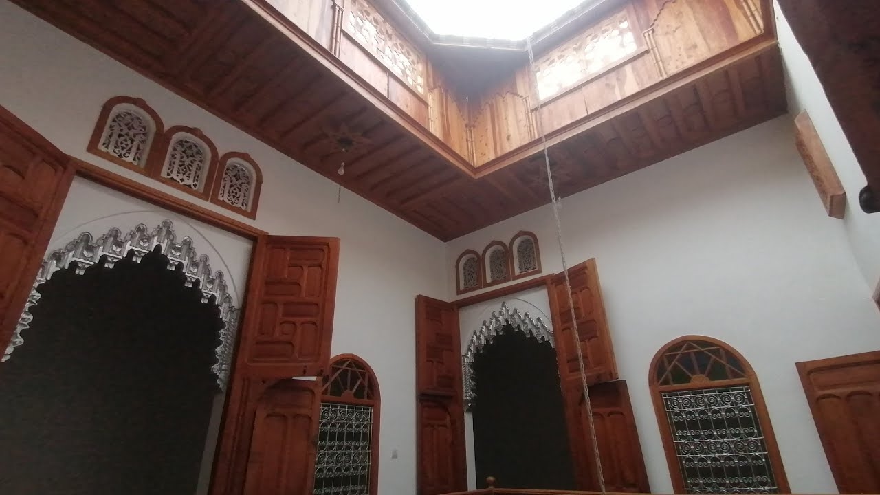 دار حرة على شكل رياض للبيع، بوسط المدينة القديمة(بو قرون)🏘️بثلاتة طوابق،لاتحتاج إلى الإصلاح، روعة👍❤️