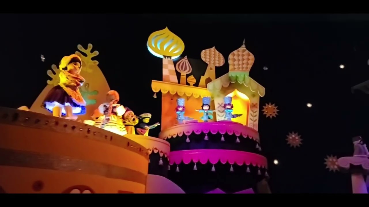 'It's A Small World' at Disneyland With the Disney Nerds Podcast Live