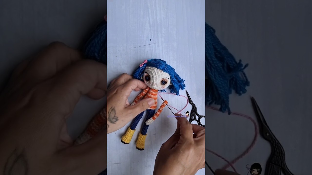 Coraline | Como Colocar Os Bra&ccedil;os da Boneca