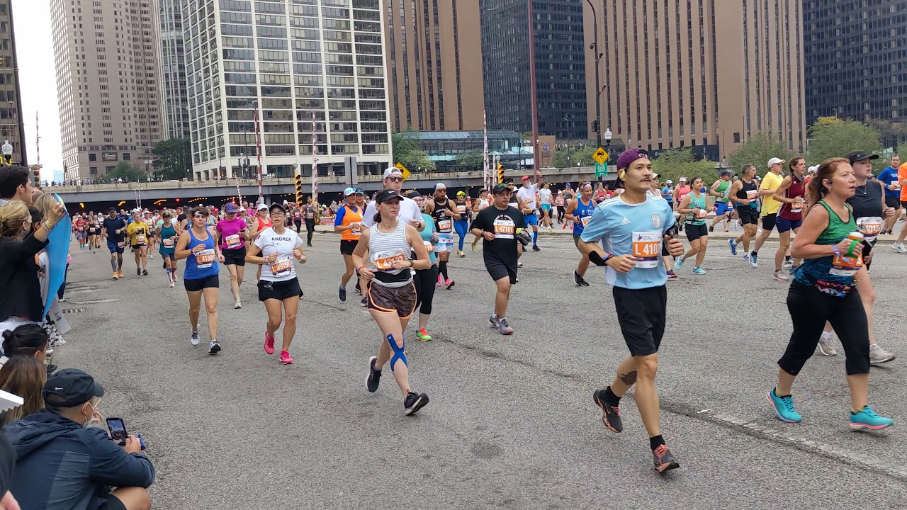 2021 Chicago Marathon Runners - as seen from N. Columbus Drive and E. North Water Street