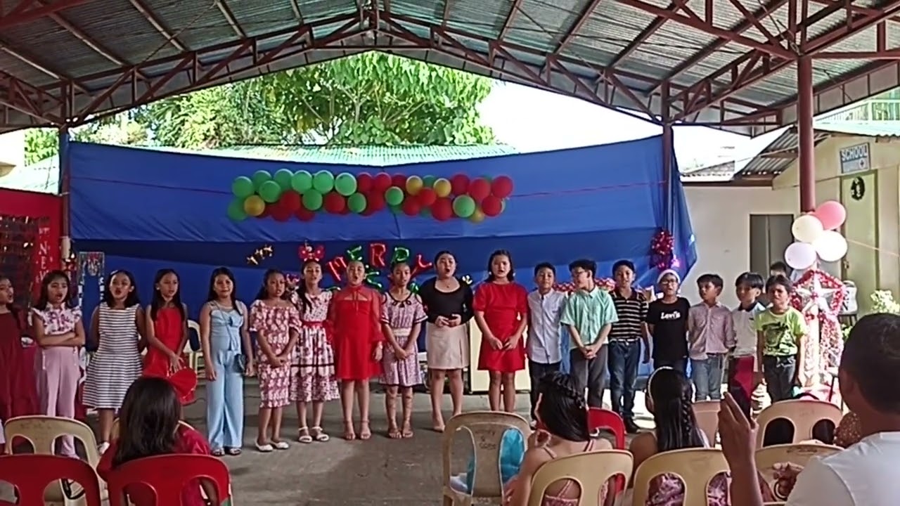 Christmas in our hearts song performance by Grade 4