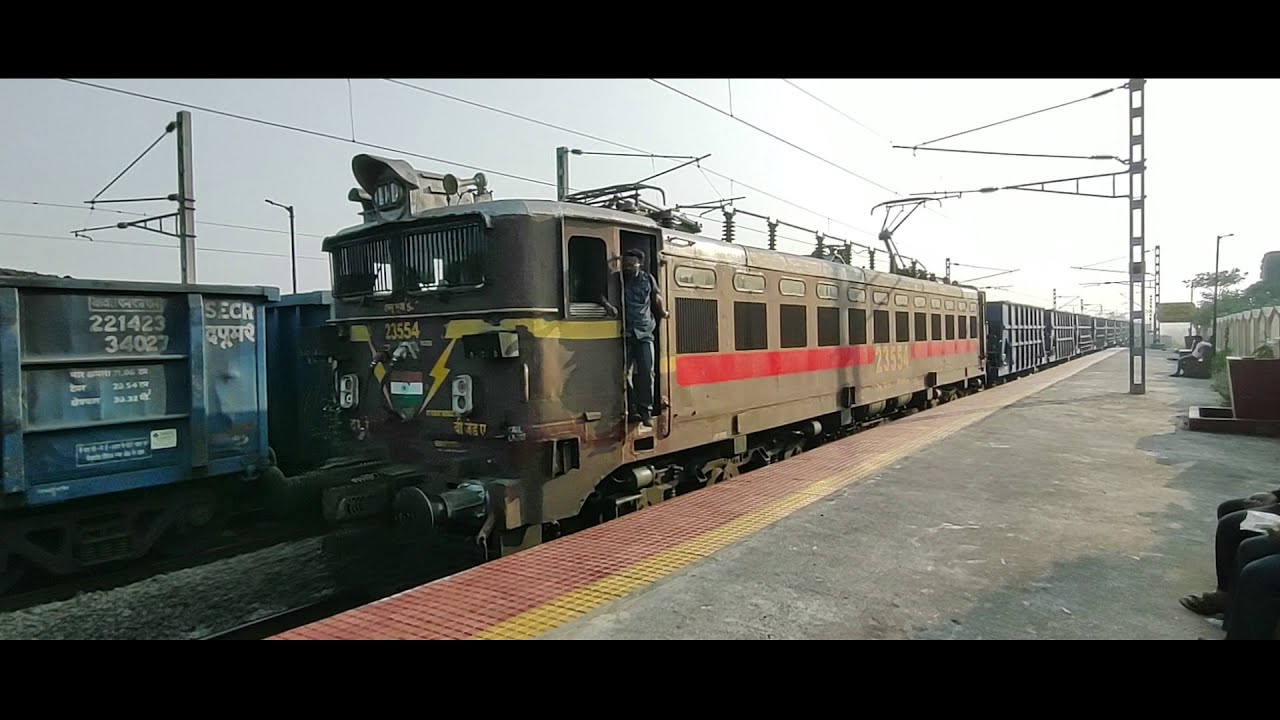WAG 5E WITH BOBYN WAGONS BALLAST UNLOADING ON TO TRACKS