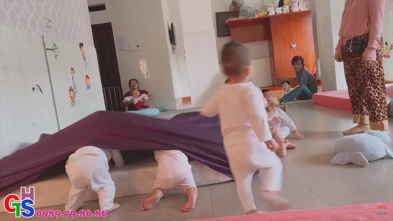 CHÚNG CON ĐANG CHƠI TRÒ CHƠI TRỐN TÌM