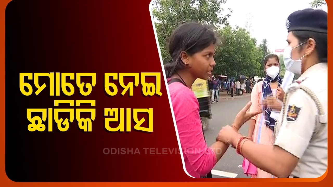 Student Questions Police During Political Rally Stop: 'Do I Appear Threatening?