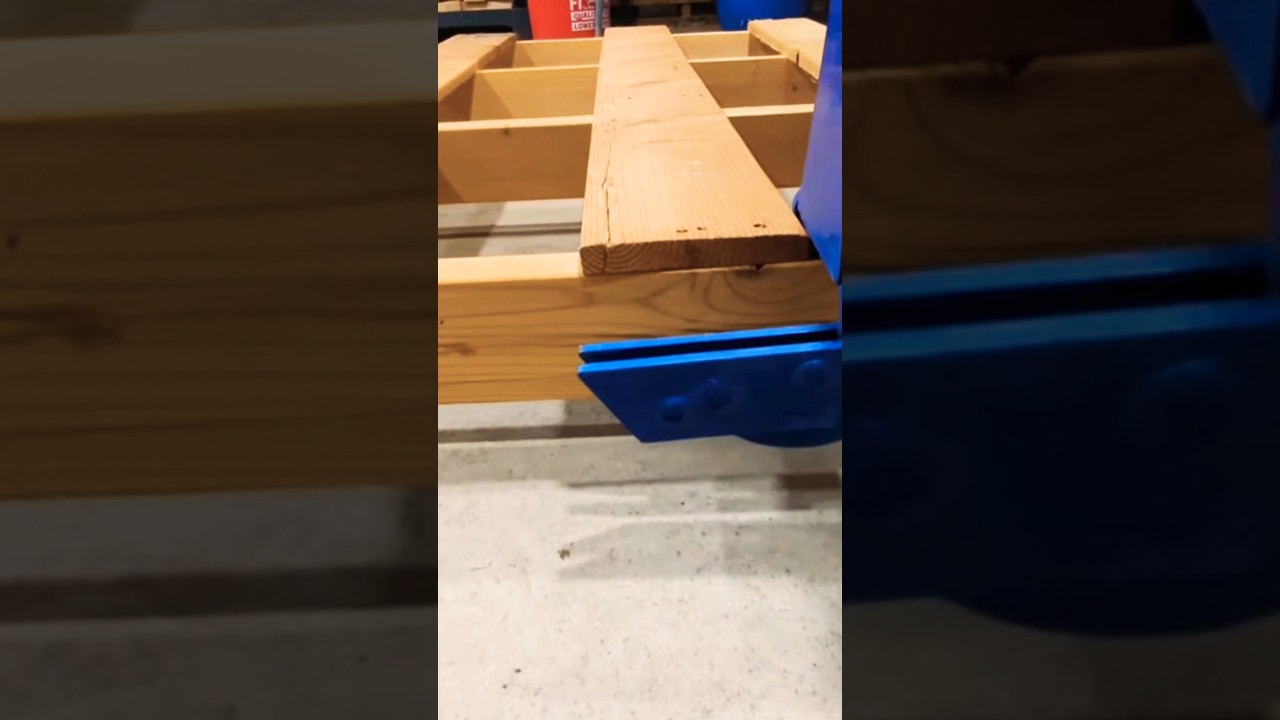 Awesome tool for breaking down pallets fast!