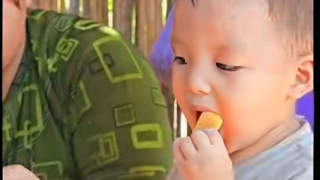 Poor Single Mother’s —Family Enjoys a Delicious Ripe Jackfruit Feast