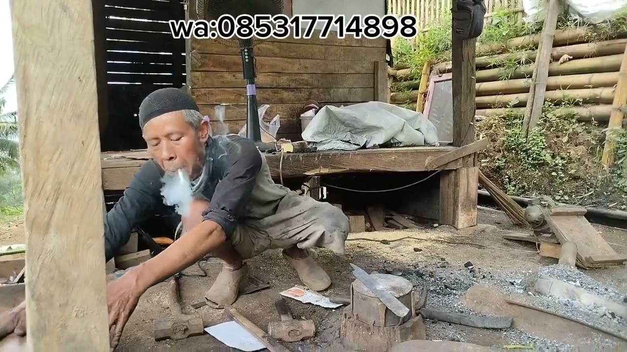 PROSES PEMBUATAN GOLOK TEBAS DARI BAHAN BERING