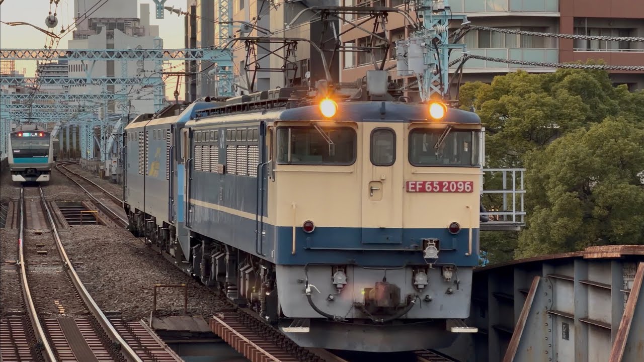 【4K高画質】【冬の石油需要増大に伴う臨時重単回送】国鉄EF65形2096号機＋JR貨物EH200形9号機の重連が関内駅を通過！（単1295レ・単機・臨A6101＋高A215）2025.12.18