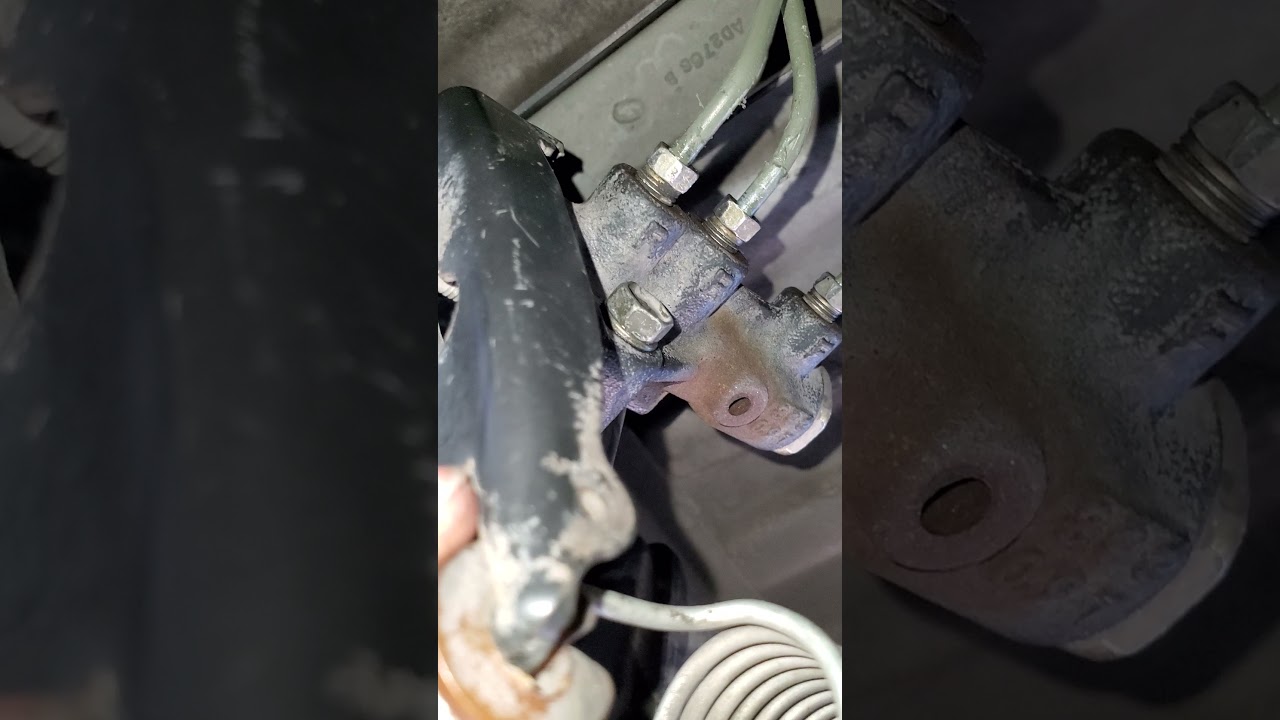 Nissan pick-up 97 2.4 Brake y ABS prendidos COMO CAMBIAR VÁLVULA DE PURGA
