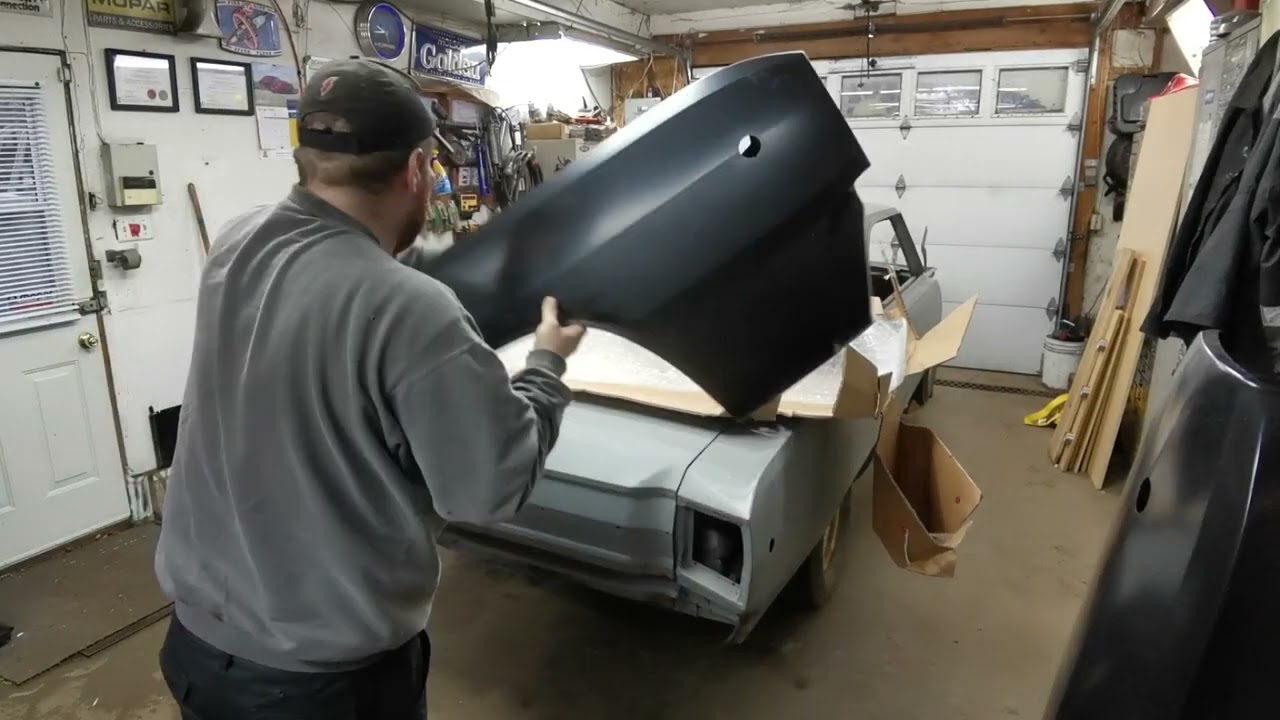 1968 Dodge Dart restoration, Part 1, Introduction, AMD Fender unboxing and trunk lid removal