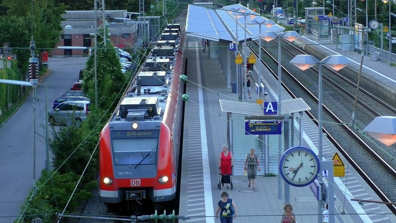 Oberschleißheim mit Donau-Isar-Express (ET 440), S-Bahn München, BR 111, Güterzüge