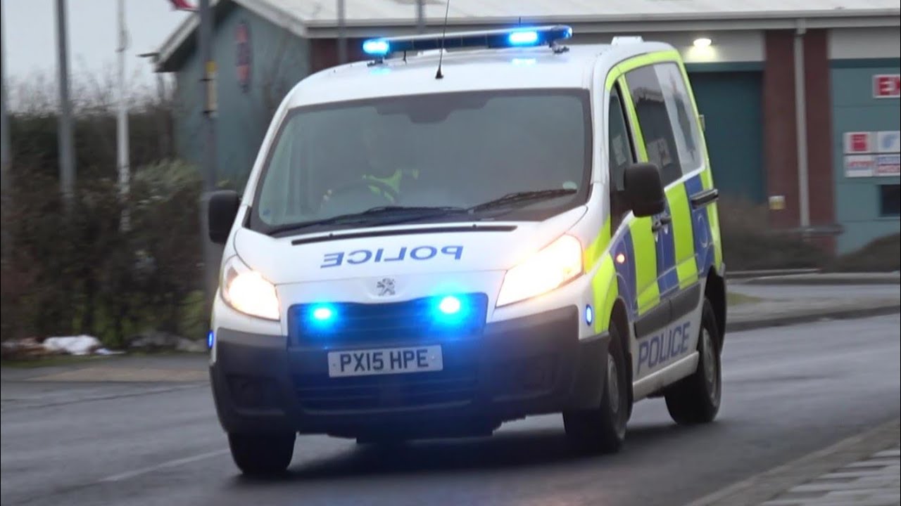 Cumbria Constabulary responding - Peugeot Expert on lights and sirens