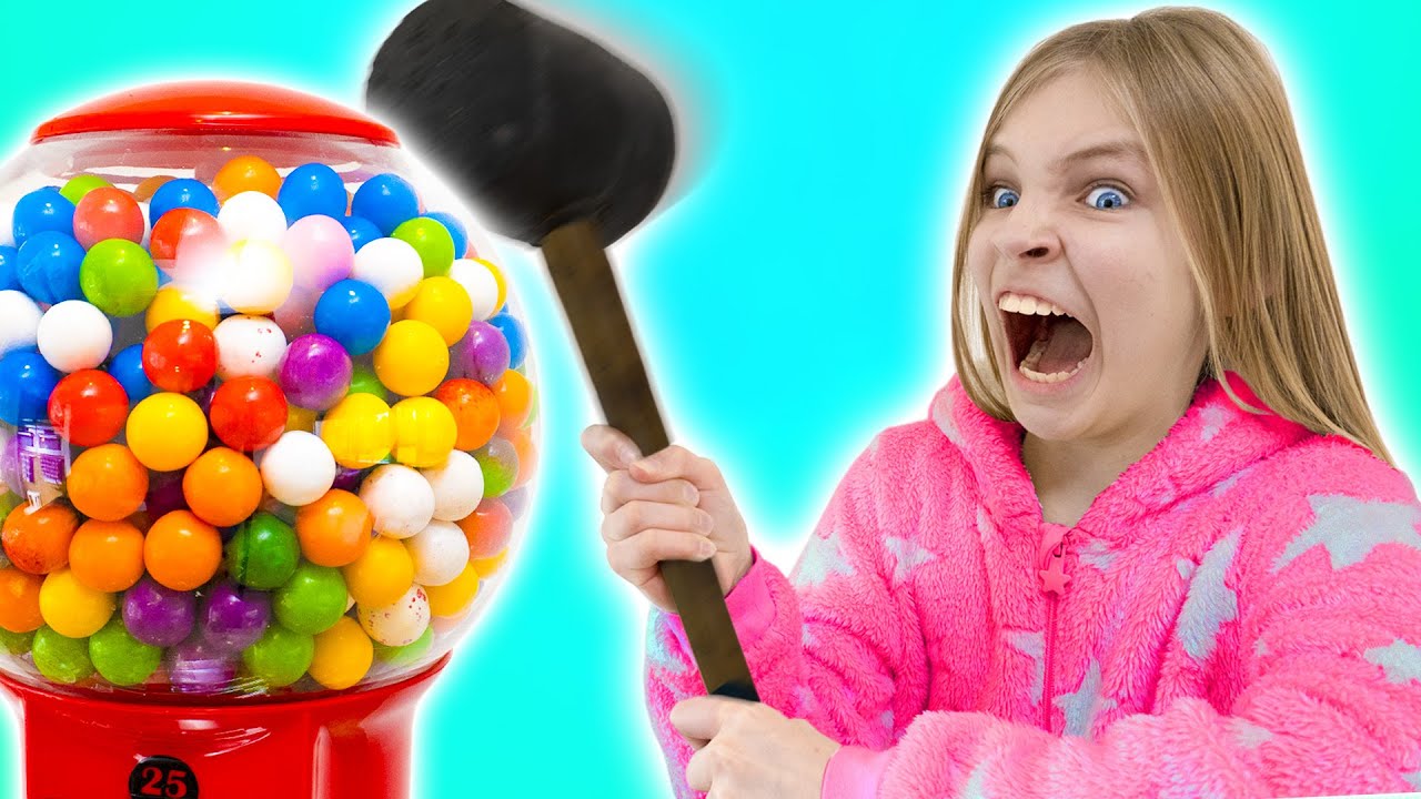 Amelia & Avelina Giant Gumball machine story