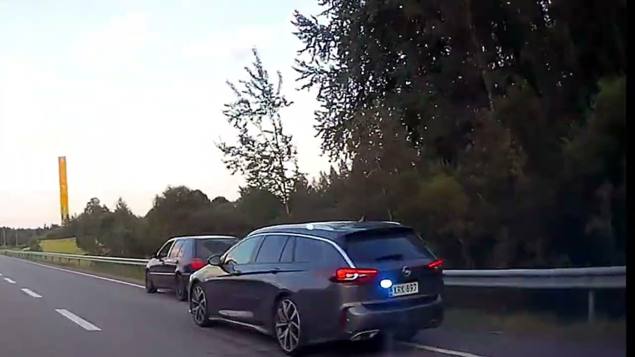 Poliisi kertaa kolme 🚔