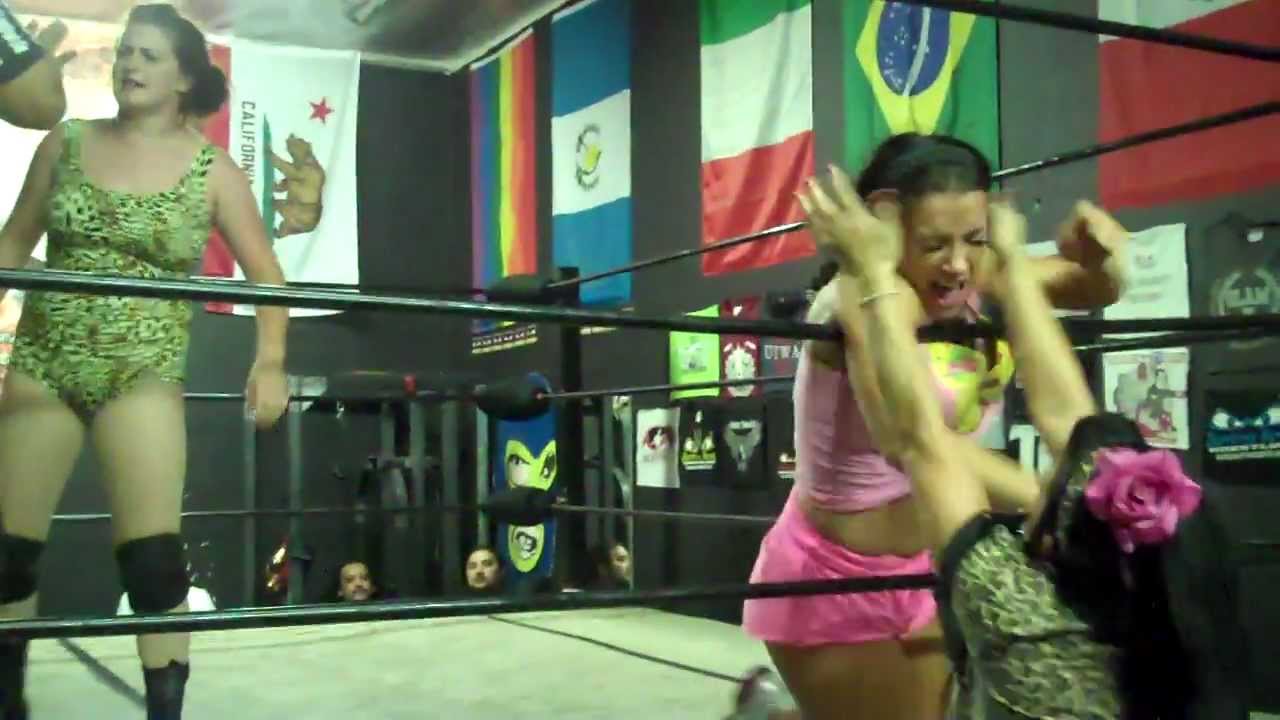 Chloe vs Kitty w Jezabel