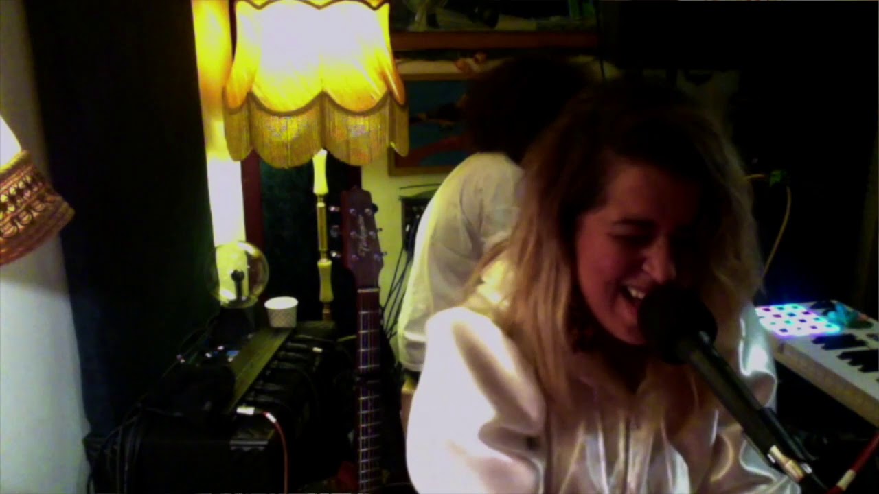 Linnea Samia Khalil - Andas LIVE @ Studio Birgit (Loop Boss rc-30)