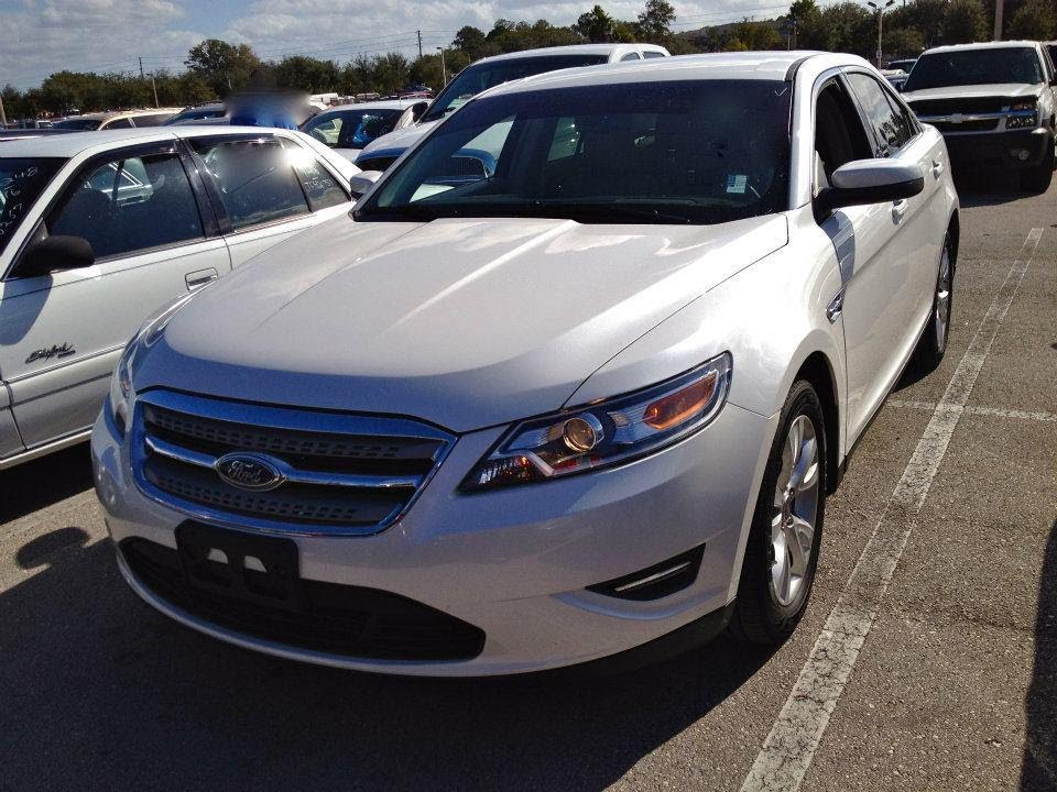 2010 Ford Taurus SEL Start Up, Quick Tour, & Rev With Exhaust View - 19K