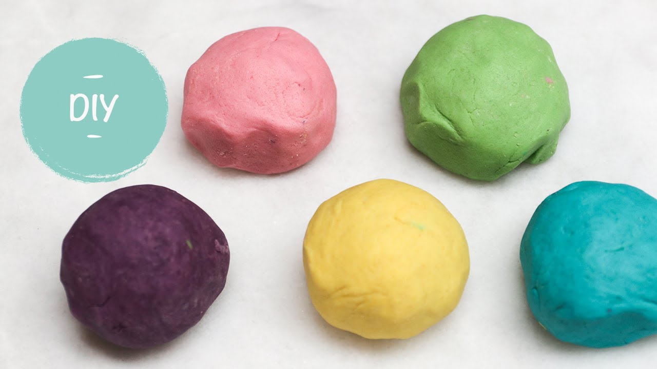 Gekleurd zoutdeeg maken - Hét recept voor brooddeeg in alle regenboog kleuren