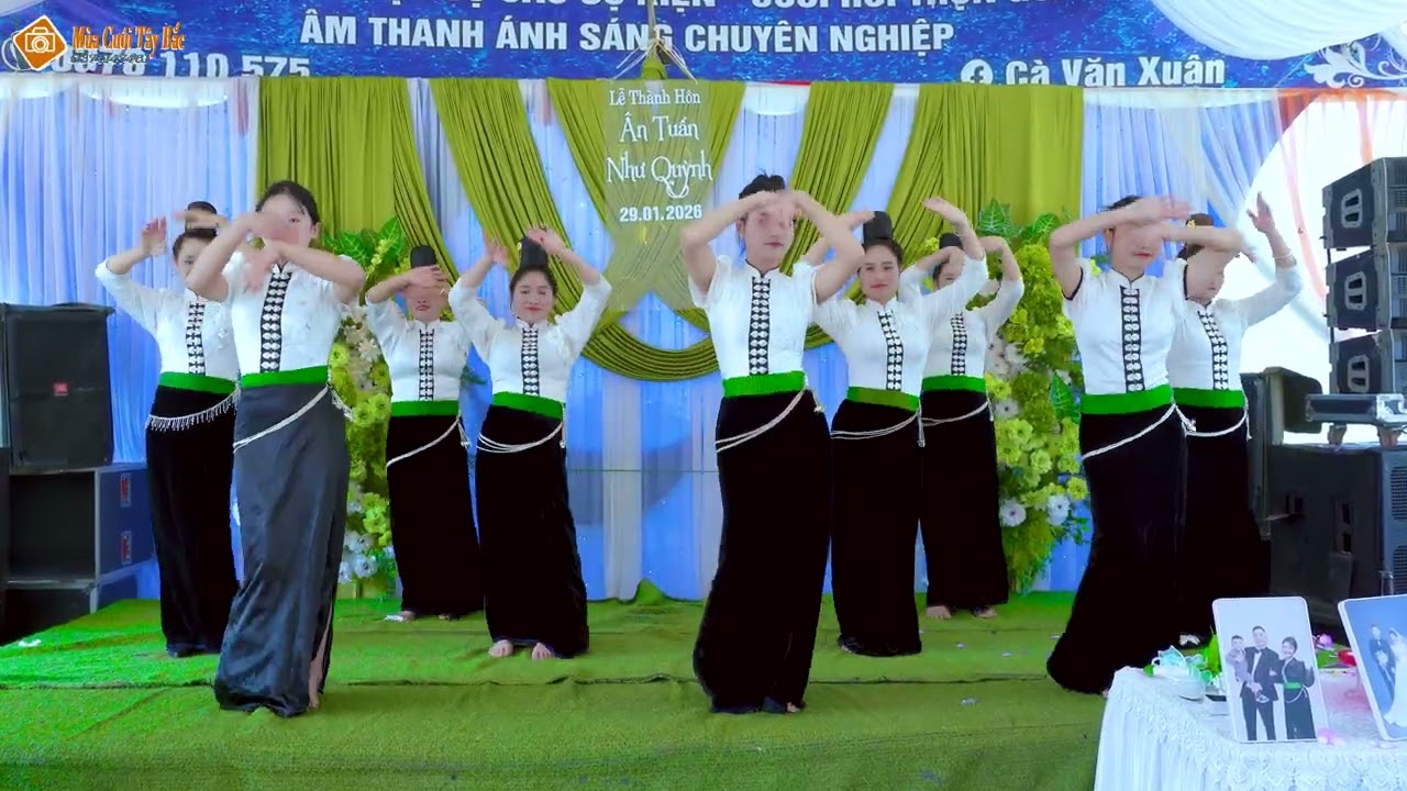 VẪN VƯƠNG CHỢ TÌNH ĐẾN TỪ ĐÔI MÚA GIA ĐÌNH 