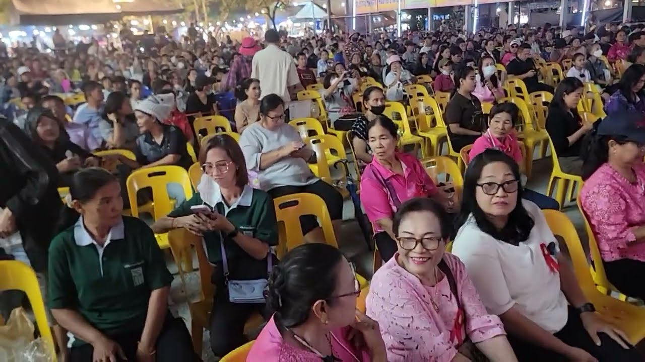 บรรยากาศ น้องต้นข้าว สุปรียา ที่งานประจำปีวัดบางช้างเหนือ สามพราน นครปฐม